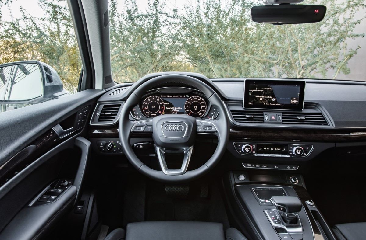 Audi Q5 - interiér 2018